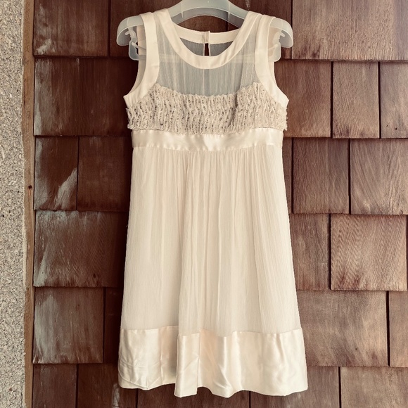 BCBGMaxAzria Dresses & Skirts - BCBG 💯 Silk Lace Chiffon Satin Cocktail Dress Sz 4 Cream
